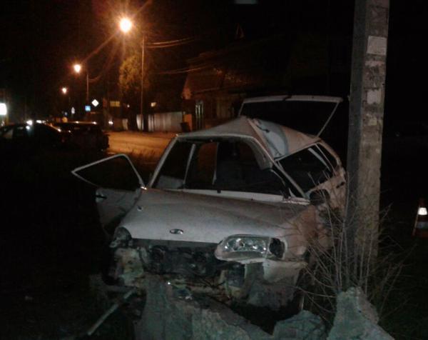 В Пятигорске «четырнадцатая» протаранила три автомобиля и столб, погиб мужчина